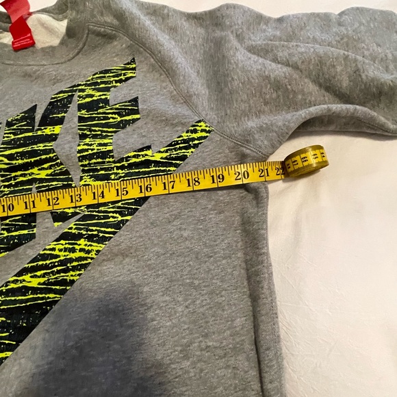 Nike men’s graffiti small sweatshirt - Picture 3 of 3
